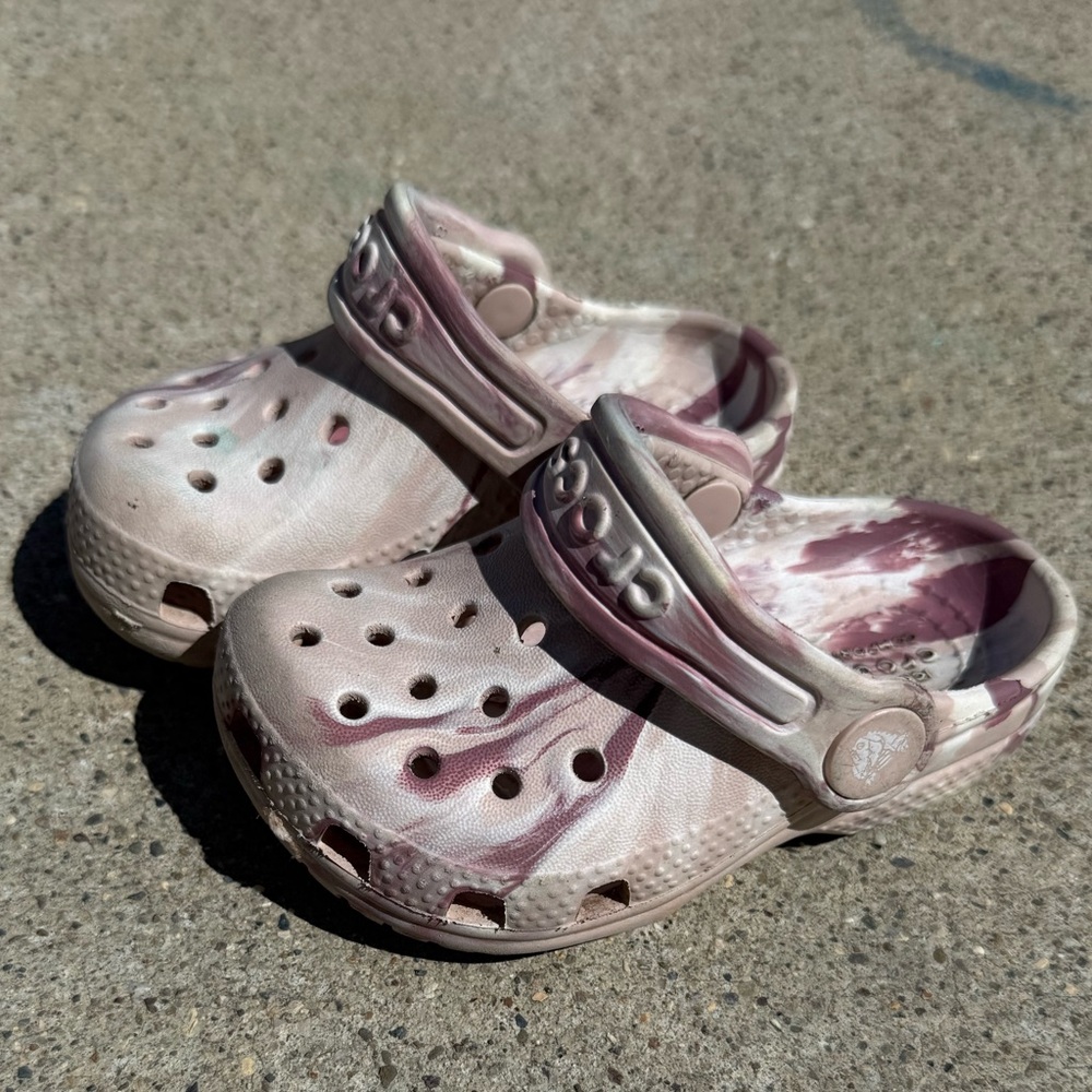 Crocs marbled pink & white - size 5
